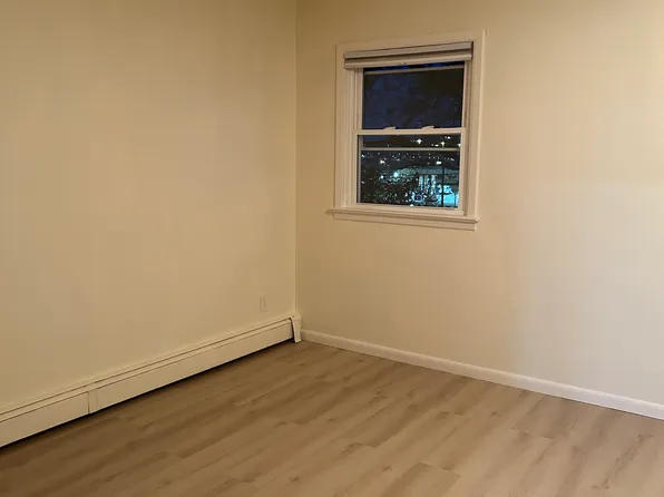 576 Avenue East image 10 of 14