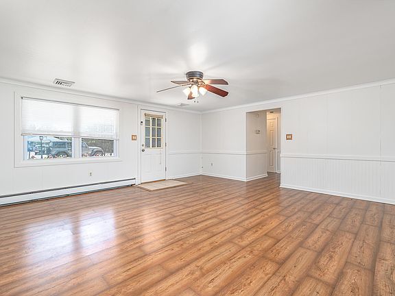 4th image of 19 Skippers Blvd