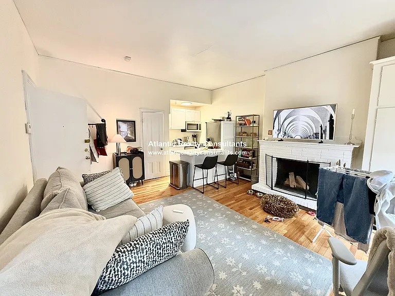 337 Beacon St #9 — Photo 2