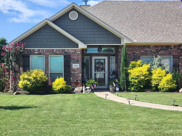 310 3rd St, Lindsay, TX 76250