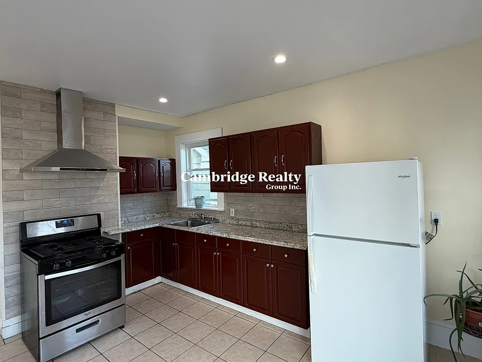 18 Linden St #2