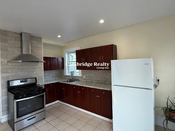 18 Linden St #2, Somerville, MA 02143
