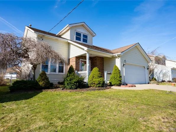 4746 Bay View Rd, Hamburg, NY 14075