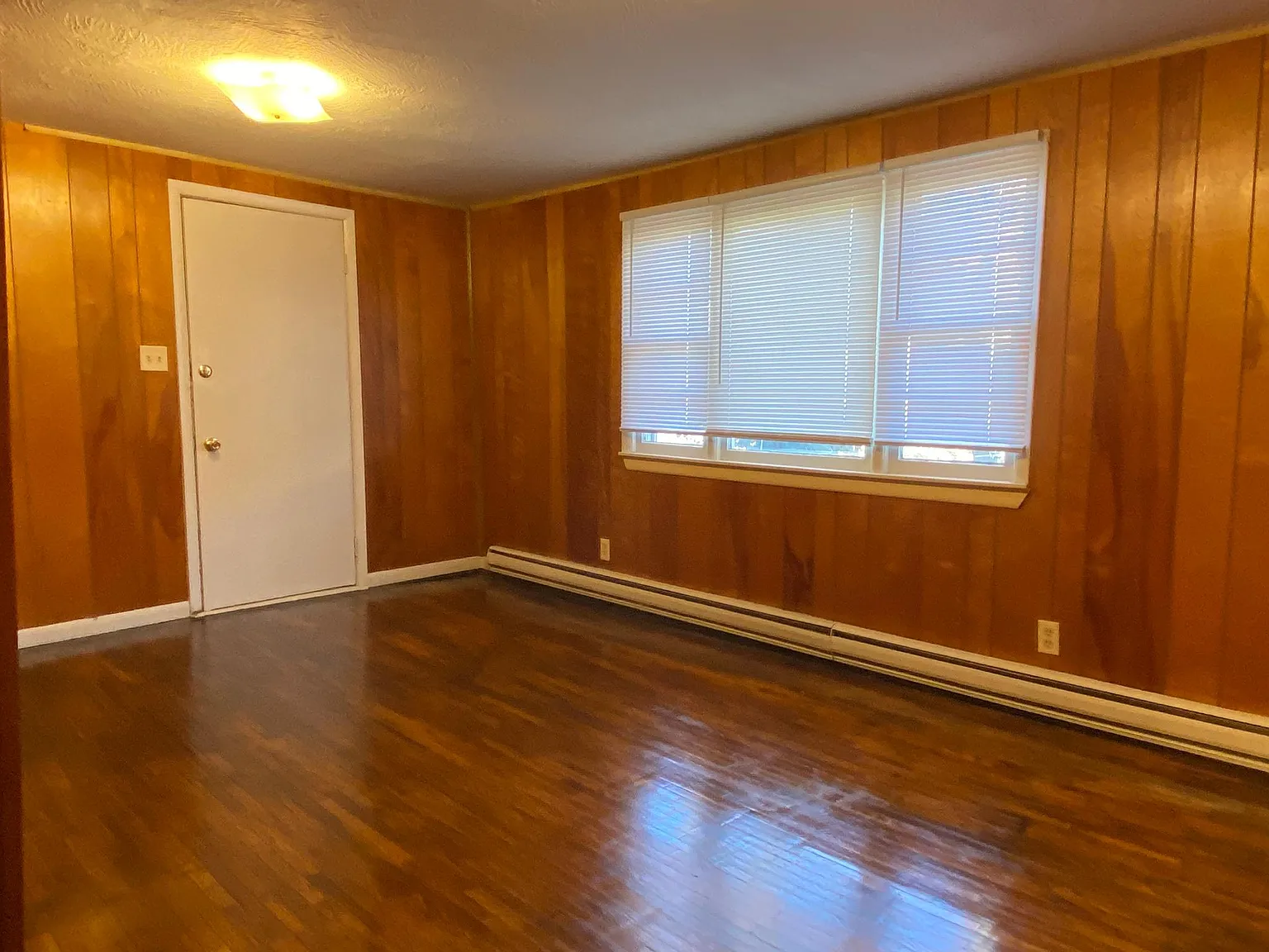 916 S Clifton Ave — Photo 2