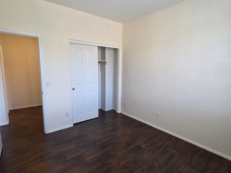 2709 W Redwood Ln — Photo 28