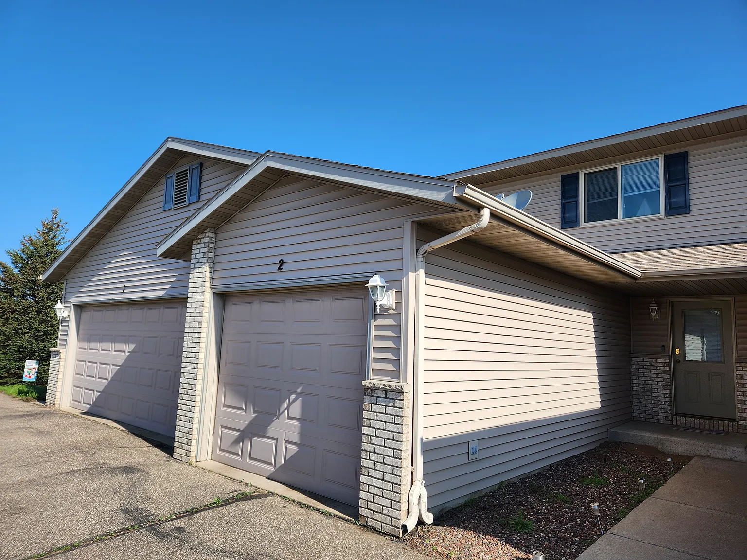 2 bed, 1.5 bath, $1,200 — Photo 2