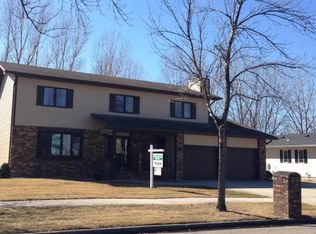 11 Inland Hills Ct, Grand Forks, ND 58201