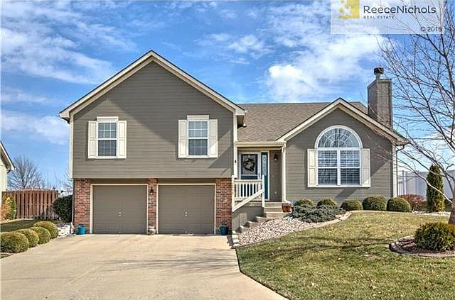 Gorgeous Curb Appeal - Stone Detail, Newer Exterior Paint!