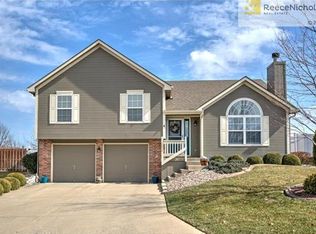 2808 NE Ridge Creek Dr, Blue Springs, MO 64014