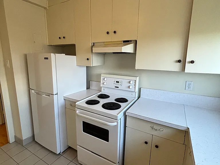 27 Henderson Ave — Photo 8