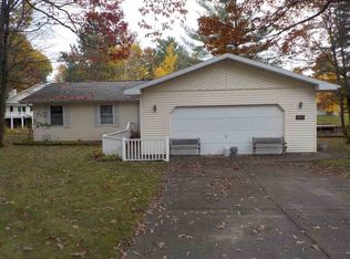 102 Harbor Ct, Houghton Lake, MI 48629