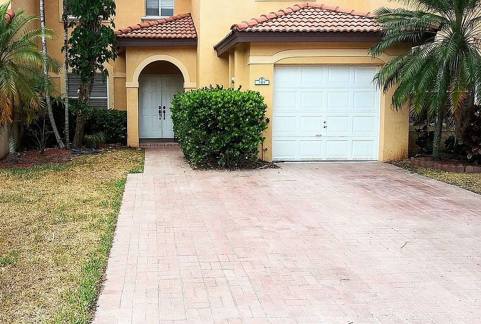 1st image of 181 W Forest Oak Cir