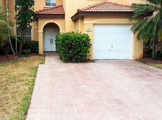 181 W Forest Oak Cir, Davie, FL 33325