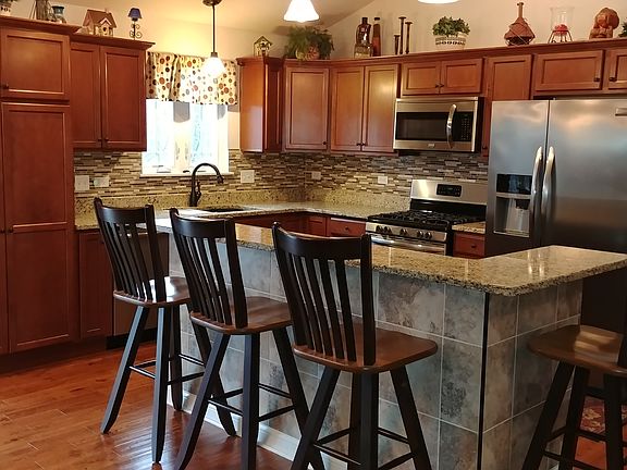 Kitchen Area with Island Bar