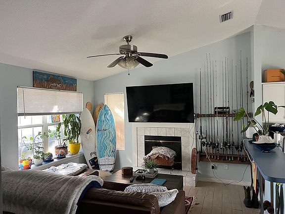3rd image of 124 Oak Ave
