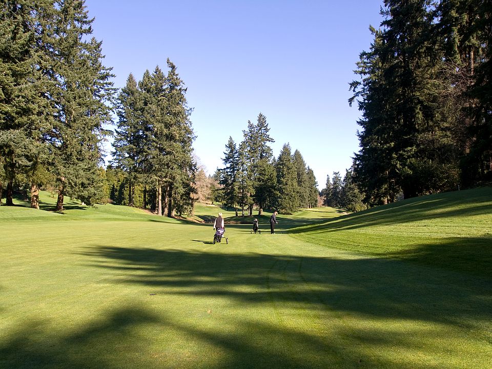 Easy access to first fairway