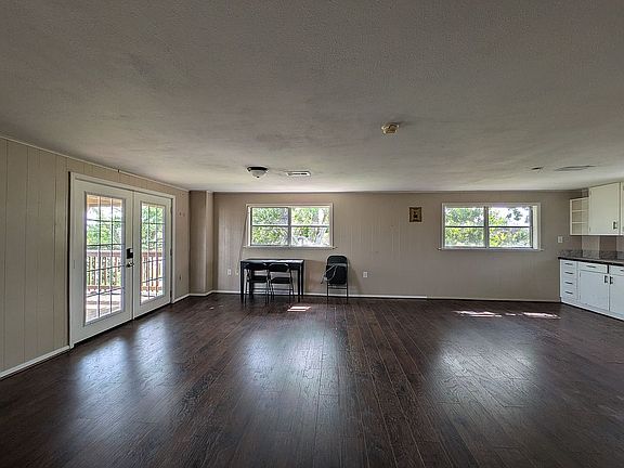 4th image of 429 E Bayshore Dr