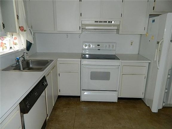 4th image of 10467 Sunrise Lakes Blvd APT 404