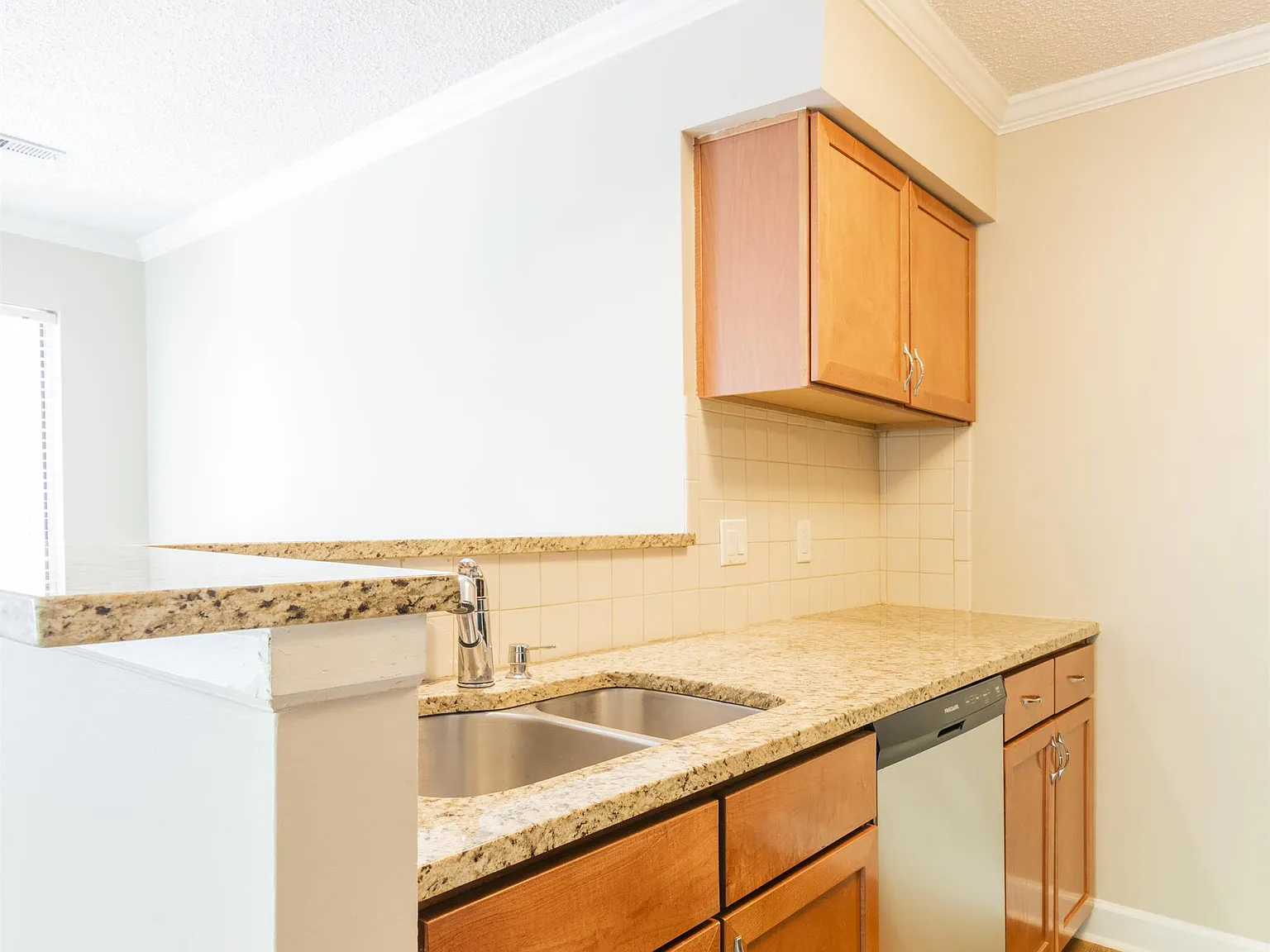2516 Cranbrook Ln — Photo 4