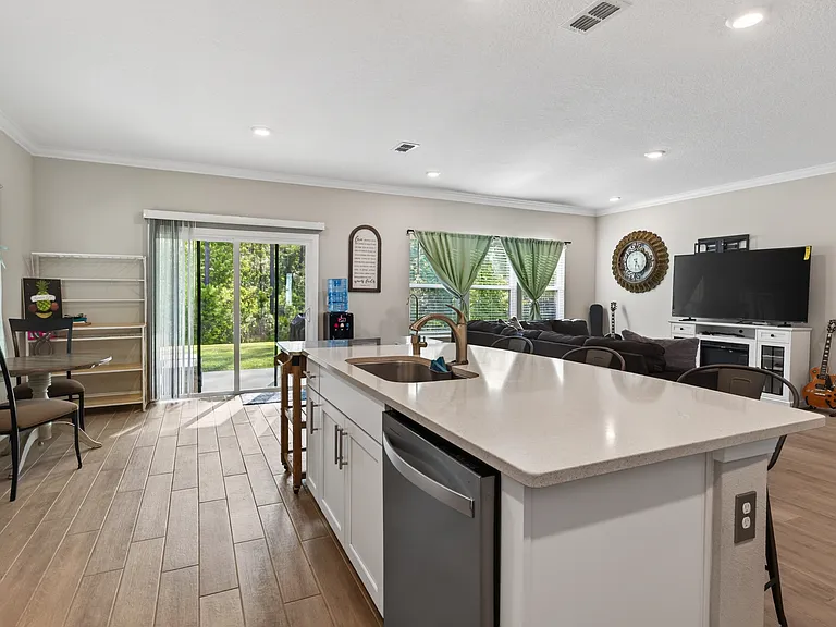 86 Zancara St — Photo 12