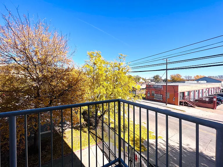 2401 E 6th St #6 — Photo 20