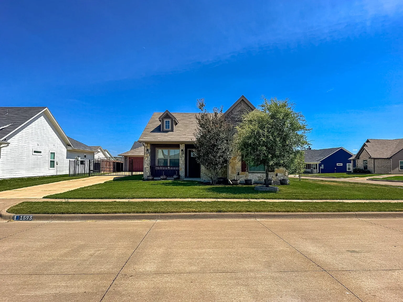3 bed, 2.0 bath, 1513 sqft, $2,500 — Photo 3