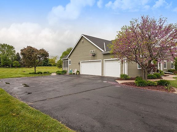 4th image of N42W33249 Glen Parc Cir