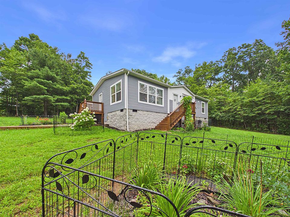1st image of 376 Ridge Oak Dr SE