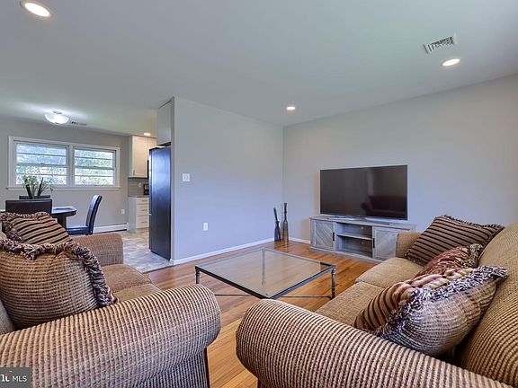 5th image of 8 Heathglen Rd