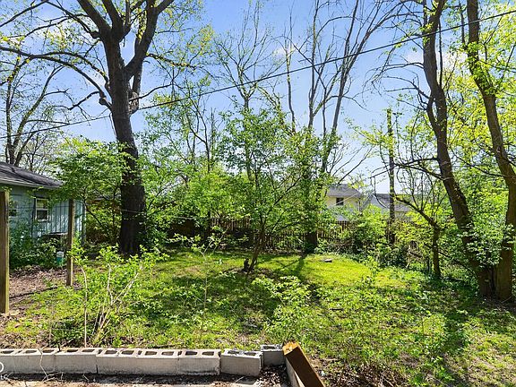 3rd image of 4002 N Mitthoefer Rd