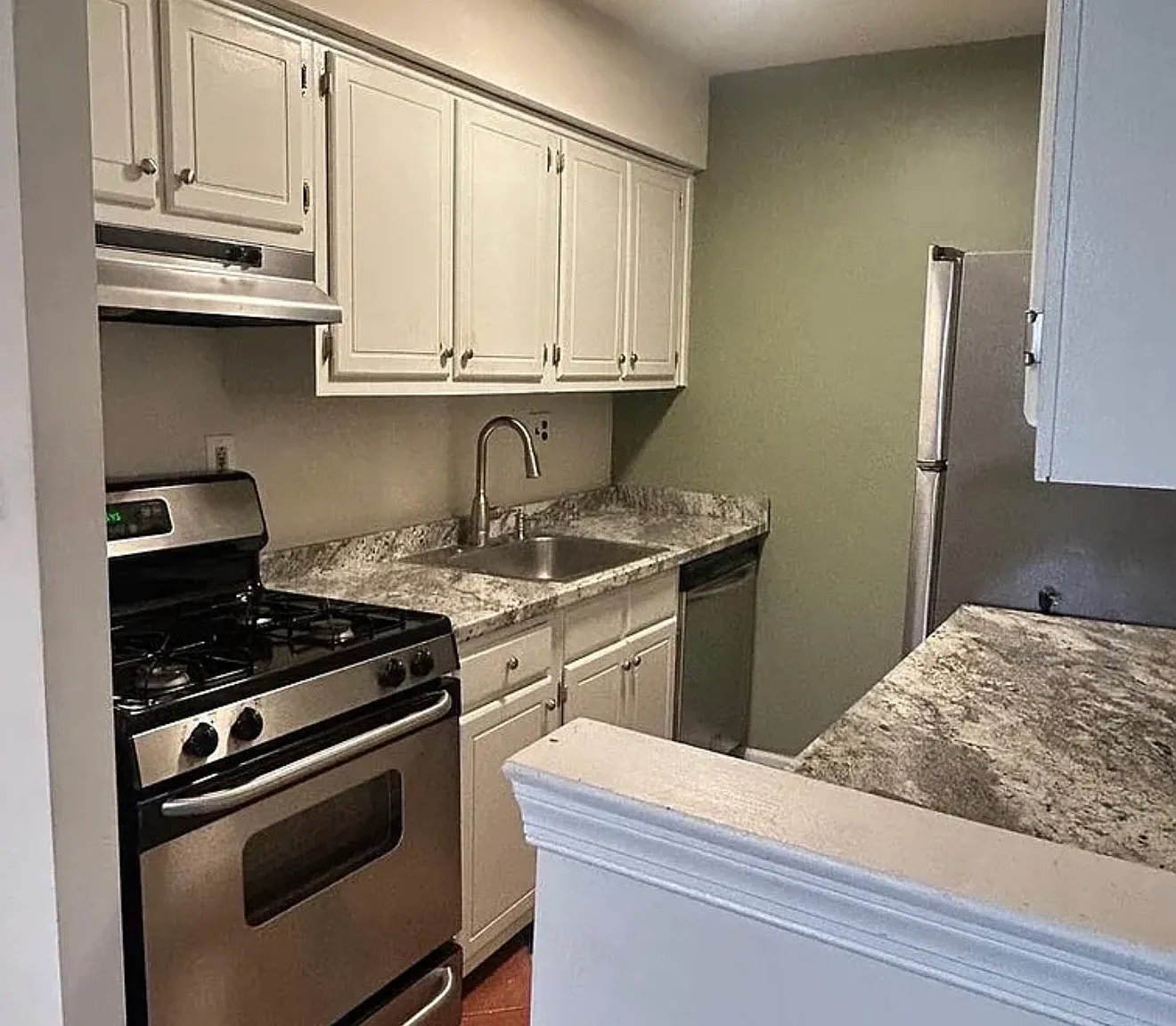 2 bed, 1000 sqft, $1,750 — Photo 2