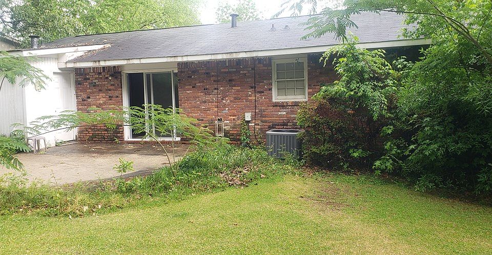2nd image of 937 E Crockett Dr
