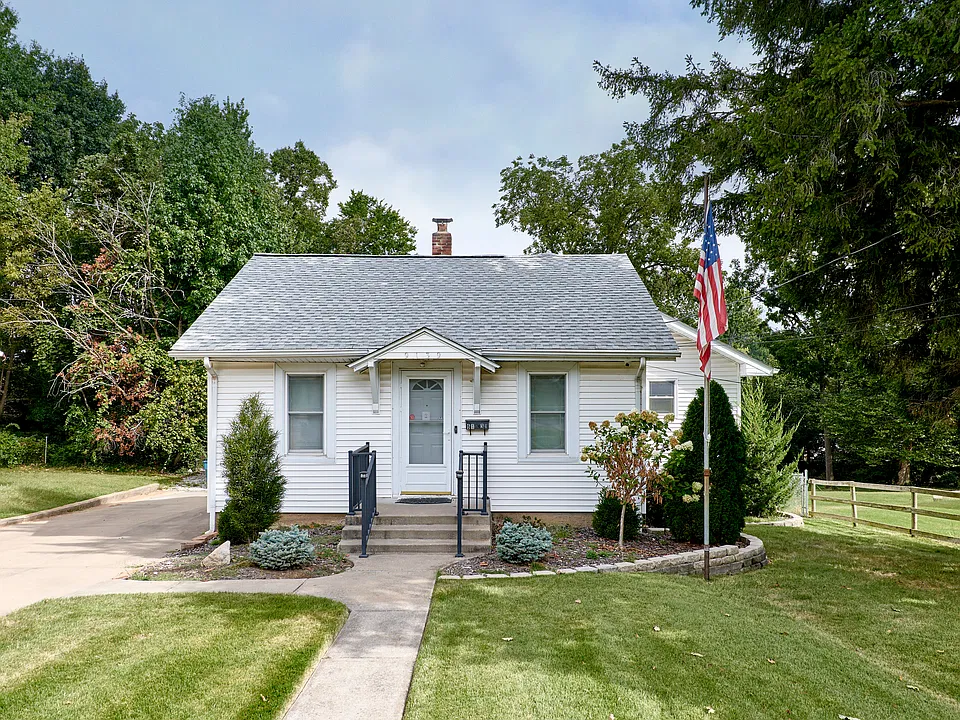 9139 E Milton Ave