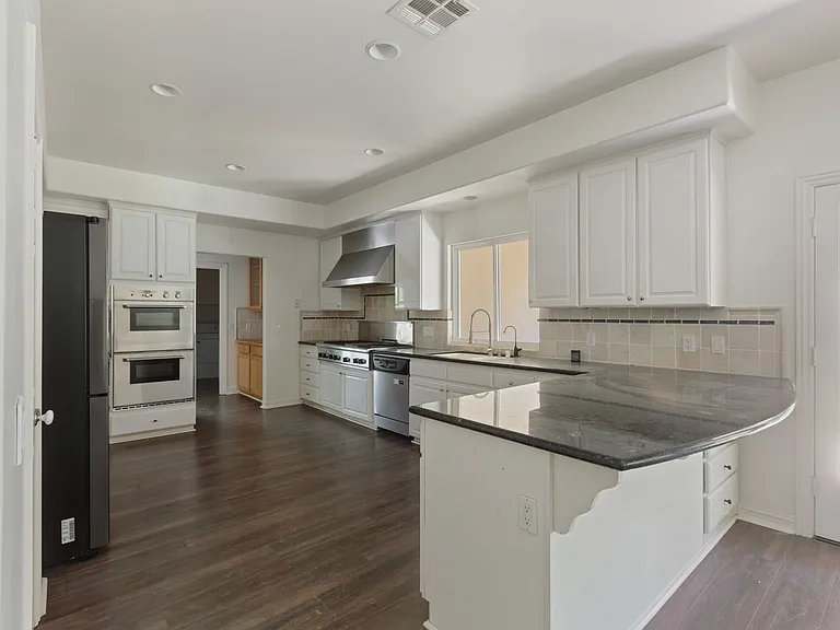 22100 Tiara St — Photo 15