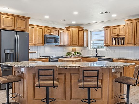 5th image of 562 Rheas Mill Rd