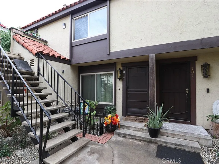 1014 Junipero Dr — Photo 2