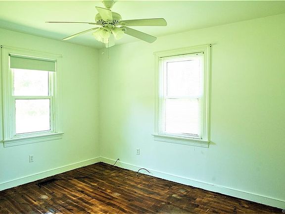 4th image of 158 Friendship Ln