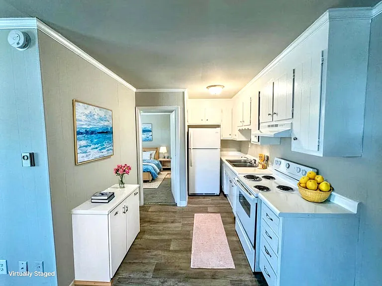 Huntwood Apartments — Photo 12
