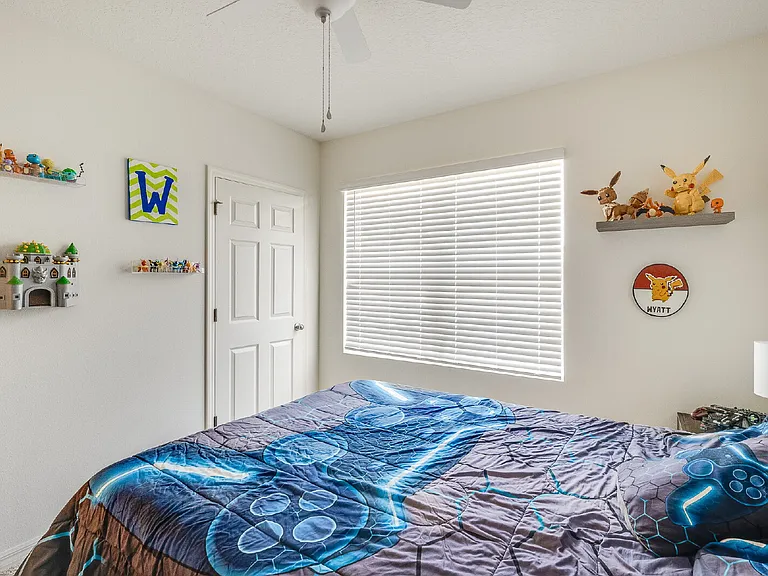 1075 Trinity St — Photo 17