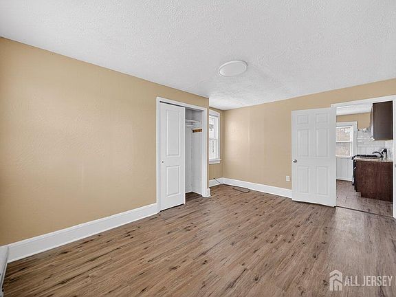 4th image of 1167 Green St #B