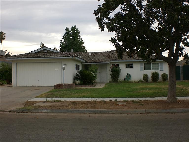 2nd image of 6535 N Spalding Ave