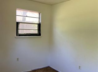 929 NW 28th St, Moore, OK 73160