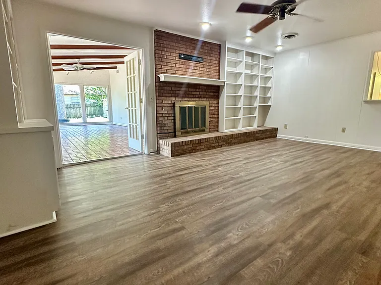1519 Roswell Dr — Photo 3