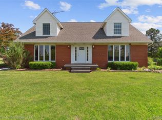 237 Kenora Dr, Fowlerville, MI 48836