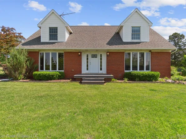 237 Kenora Dr, Fowlerville, MI 48836