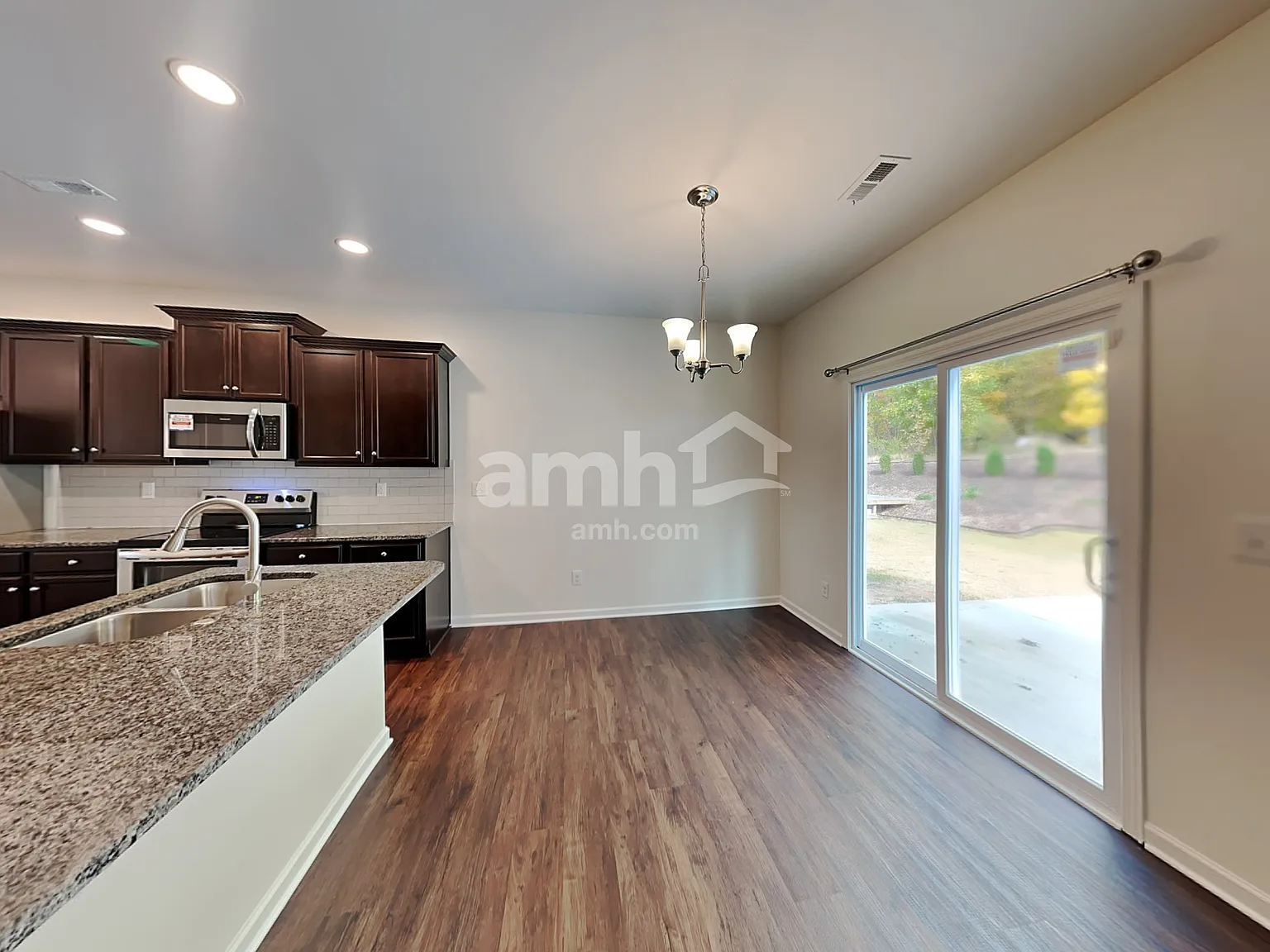 5 bed, 3.0 bath, 2503 sqft, $2,545 — Photo 4