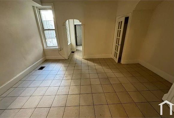 2nd image of 1383 Narragansett St #1