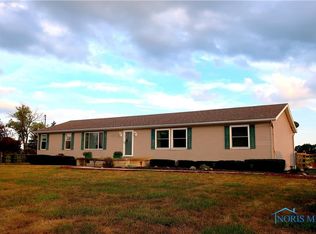 15143 Kellogg Rd, Bowling Green, OH 43402