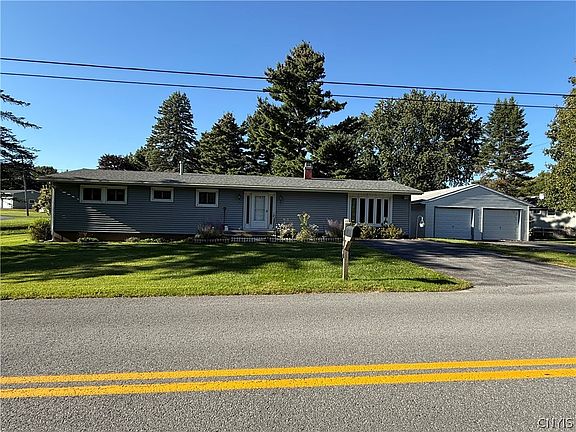 4th image of 106 Howe St