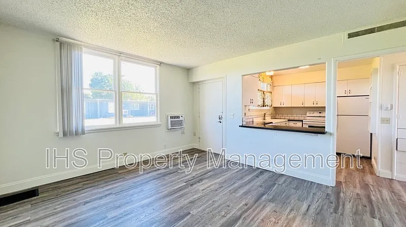 Anthony Apartments — Photo 4